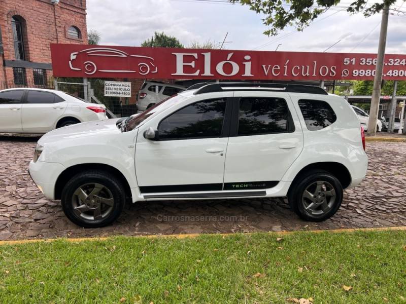 RENAULT - DUSTER - 2013/2014 - Branca - R$ 55.900,00