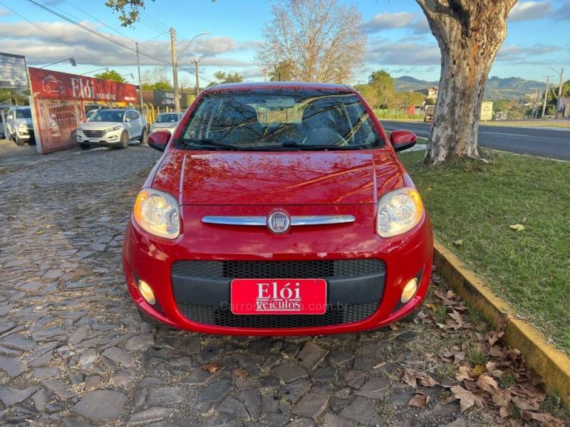 FIAT - PALIO - 2012/2013 - Vermelha - R$ 36.900,00