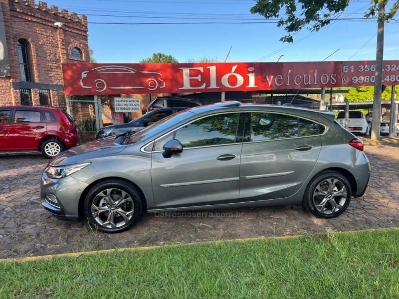 CHEVROLET - CRUZE - 2018/2019 - Cinza - R$ 103.900,00