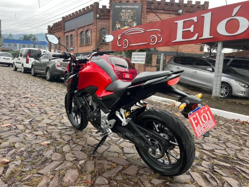 HONDA - CB 300F TWISTER - 2023/2024 - Vermelha - R$ 26.900,00