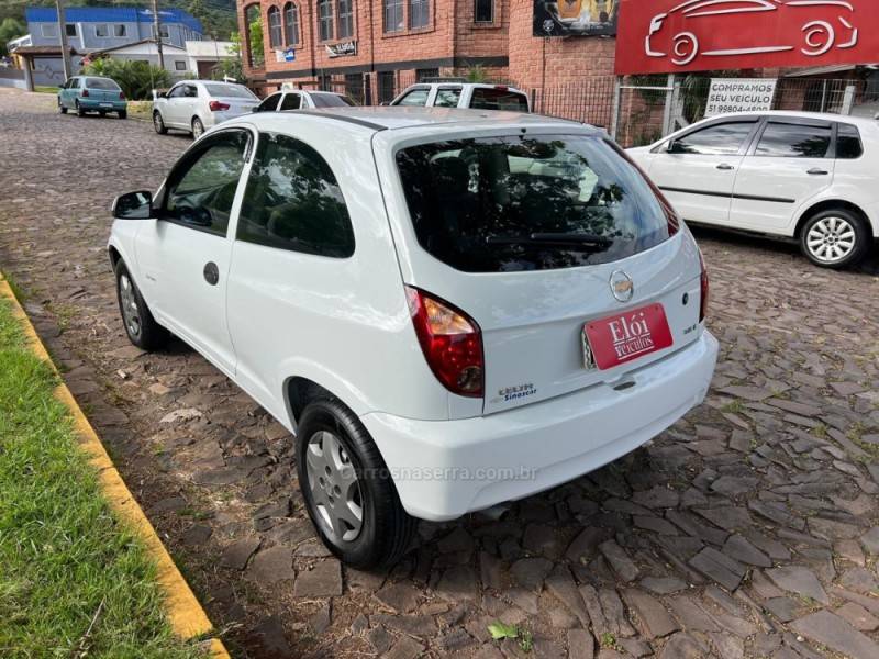CHEVROLET - CELTA - 2010/2011 - Branca - R$ 29.900,00