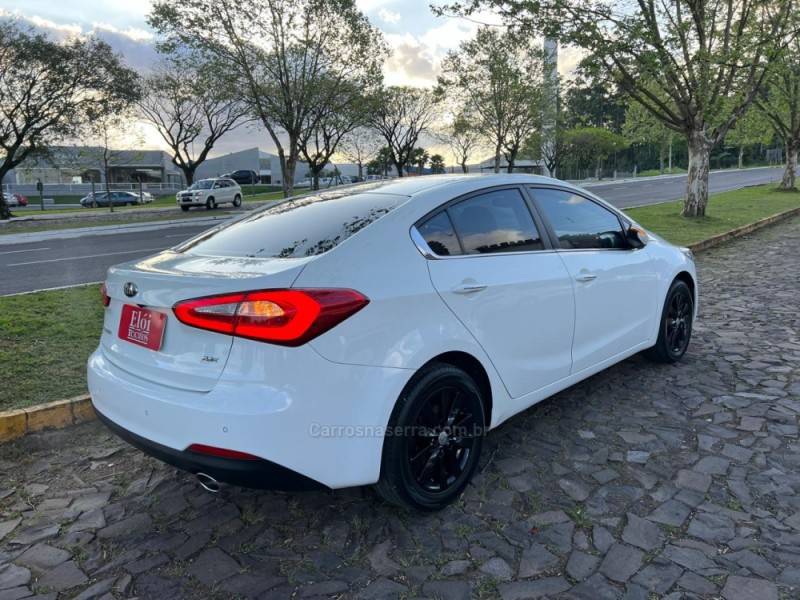 KIA MOTORS - CERATO - 2013/2014 - Branca - R$ 69.900,00