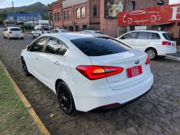 KIA MOTORS - CERATO - 2013/2014 - Branca - R$ 69.900,00