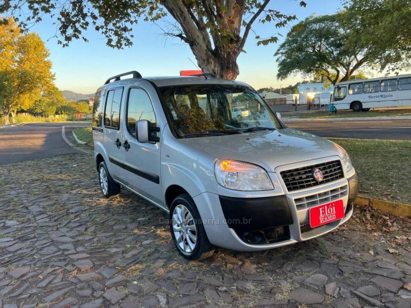 FIAT - DOBLÓ - 2016/2017 - Prata - R$ 63.900,00