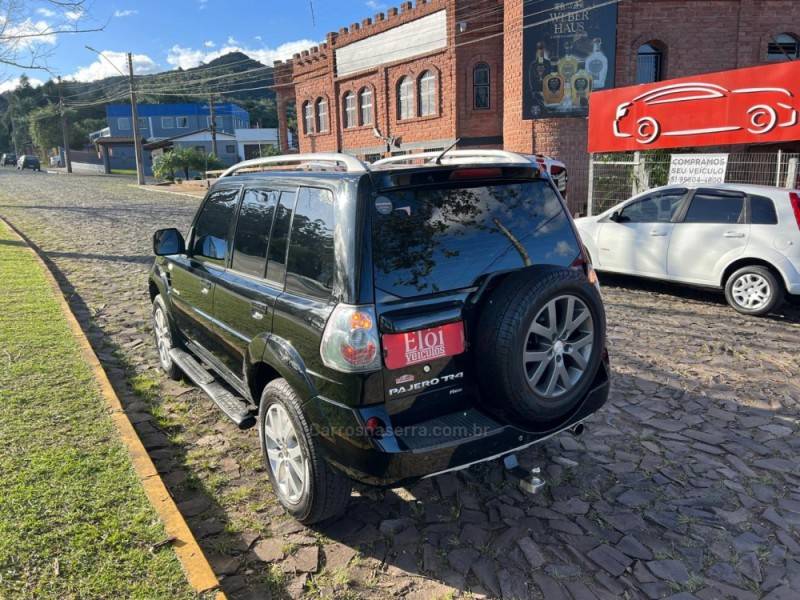 MITSUBISHI - PAJERO TR4 - 2012/2012 - Preta - R$ 63.900,00