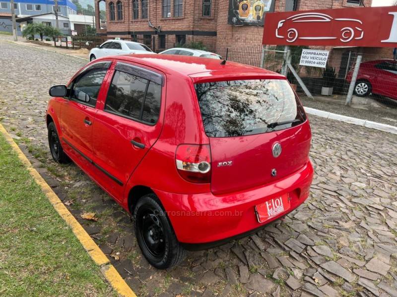 VOLKSWAGEN - FOX - 2007/2008 - Vermelha - R$ 24.900,00