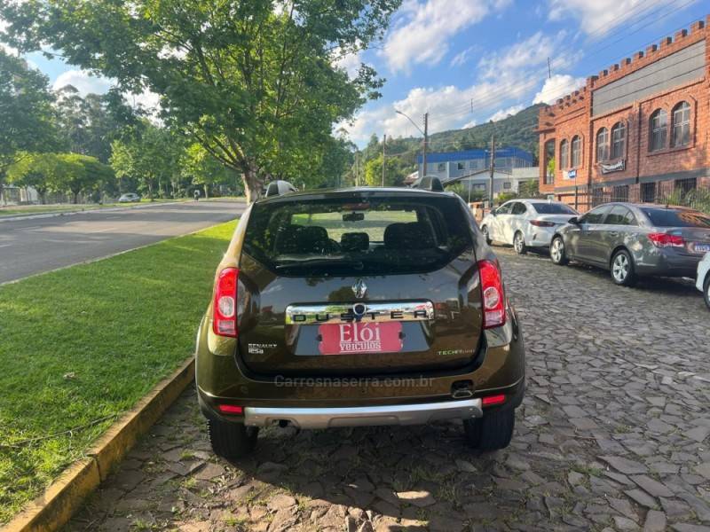 RENAULT - DUSTER - 2012/2013 - Verde - R$ 51.900,00