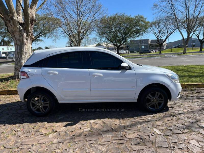 CHEVROLET - AGILE - 2010/2011 - Branca - R$ 37.900,00