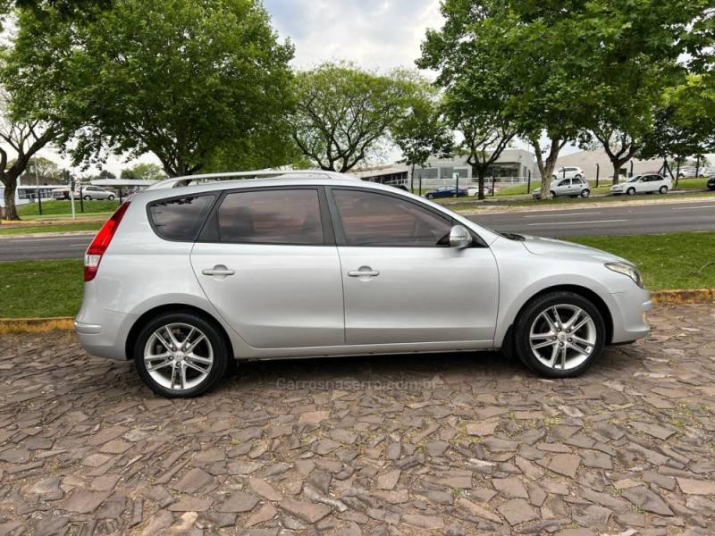 HYUNDAI - I30 CW - 2011/2012 - Prata - R$ 53.900,00