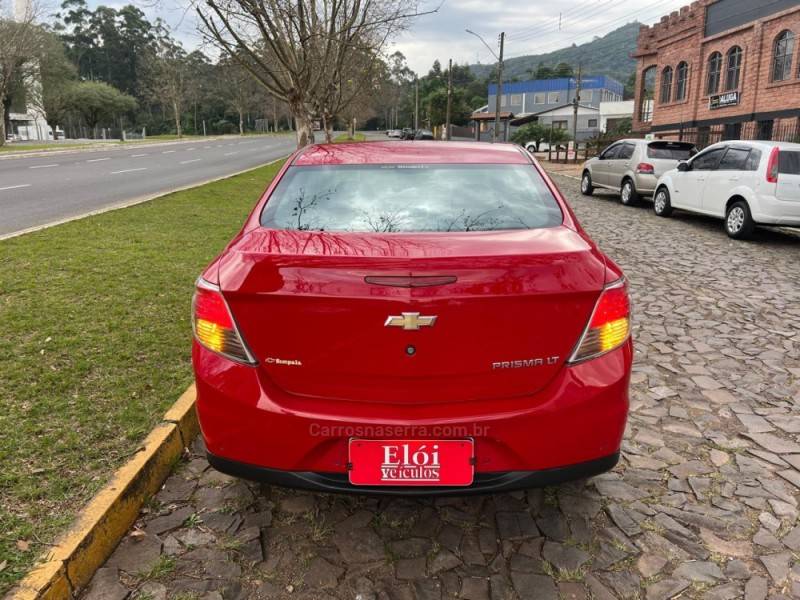 CHEVROLET - PRISMA - 2015/2015 - Vermelha - R$ 53.900,00