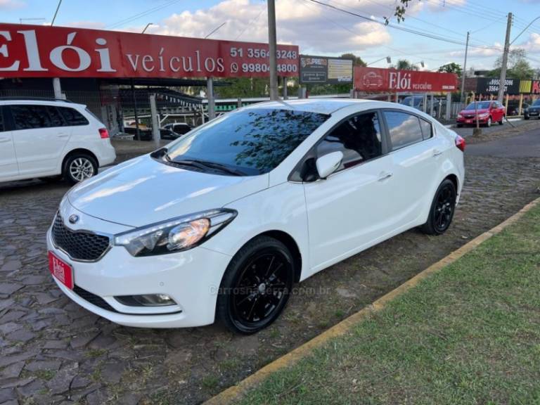 KIA MOTORS - CERATO - 2013/2014 - Branca - R$ 69.900,00