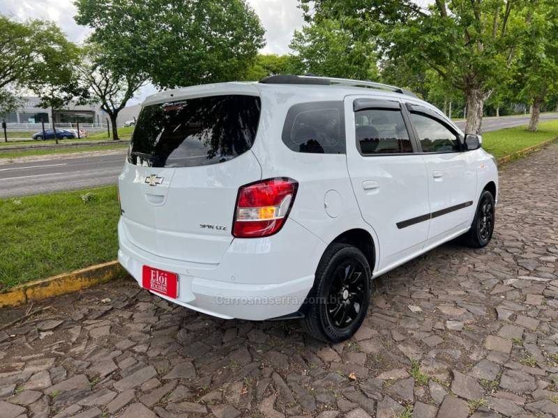 CHEVROLET - SPIN - 2013/2014 - Branca - R$ 59.900,00