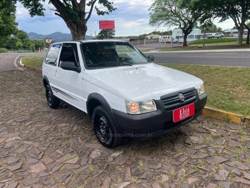 FIAT - UNO - 2011/2012 - Branca - R$ 25.900,00