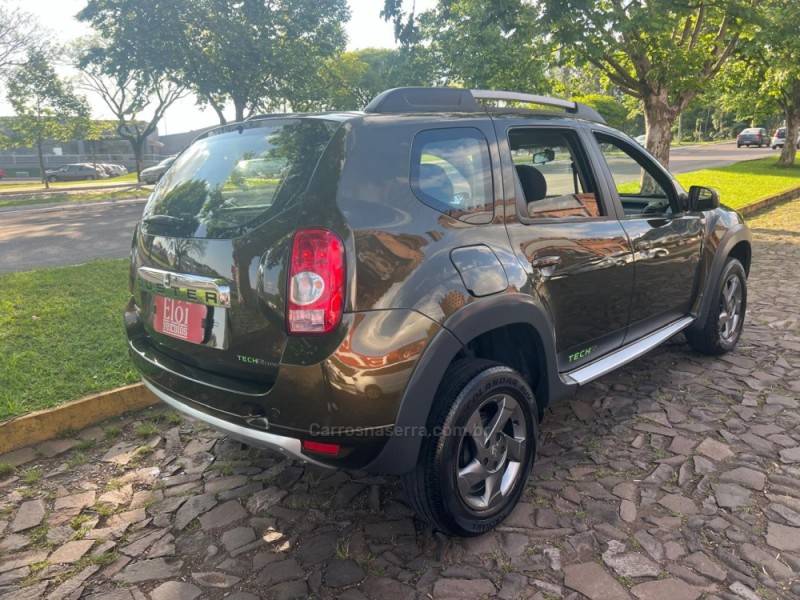 RENAULT - DUSTER - 2012/2013 - Verde - R$ 51.900,00