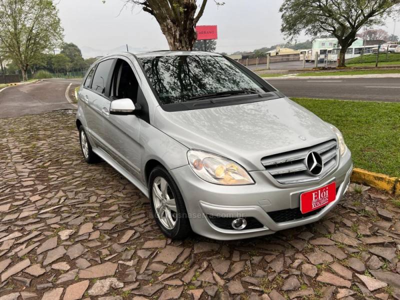 MERCEDES-BENZ - B 180 - 2010/2011 - Prata - R$ 44.900,00