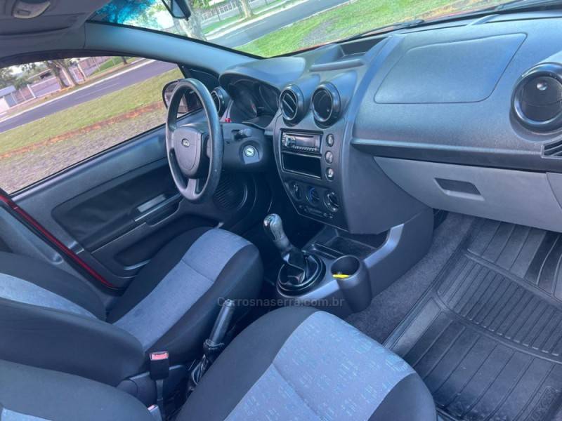 FORD - FIESTA - 2013/2013 - Vermelha - R$ 32.900,00