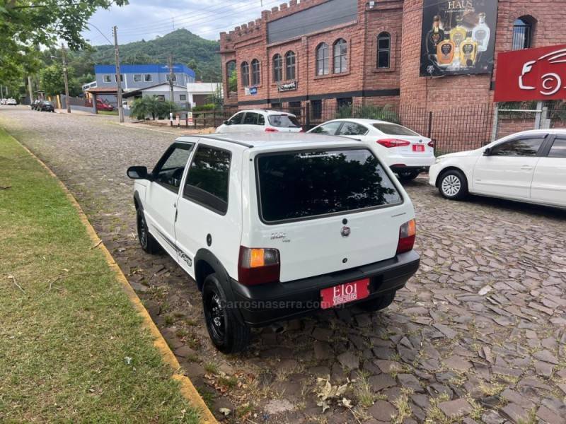 FIAT - UNO - 2011/2012 - Branca - R$ 25.900,00