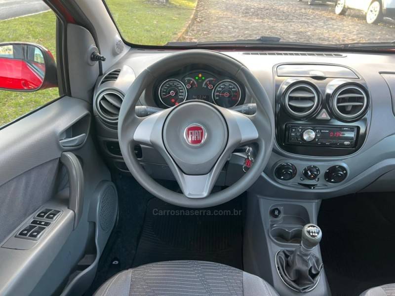 FIAT - PALIO - 2012/2013 - Vermelha - R$ 36.900,00