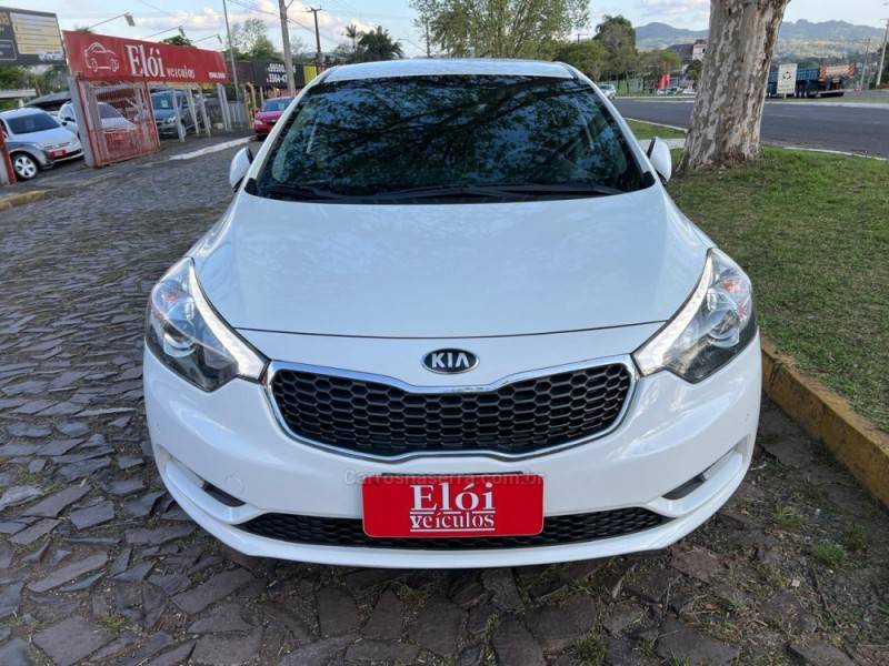 KIA MOTORS - CERATO - 2013/2014 - Branca - R$ 69.900,00