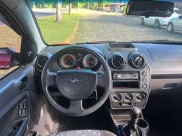 FORD - FIESTA - 2013/2013 - Vermelha - R$ 29.900,00