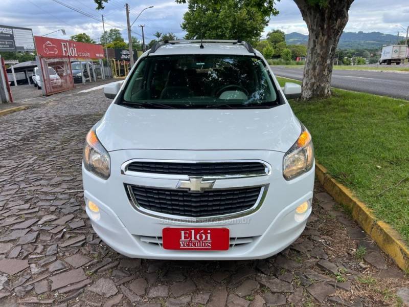 CHEVROLET - SPIN - 2013/2014 - Branca - R$ 59.900,00