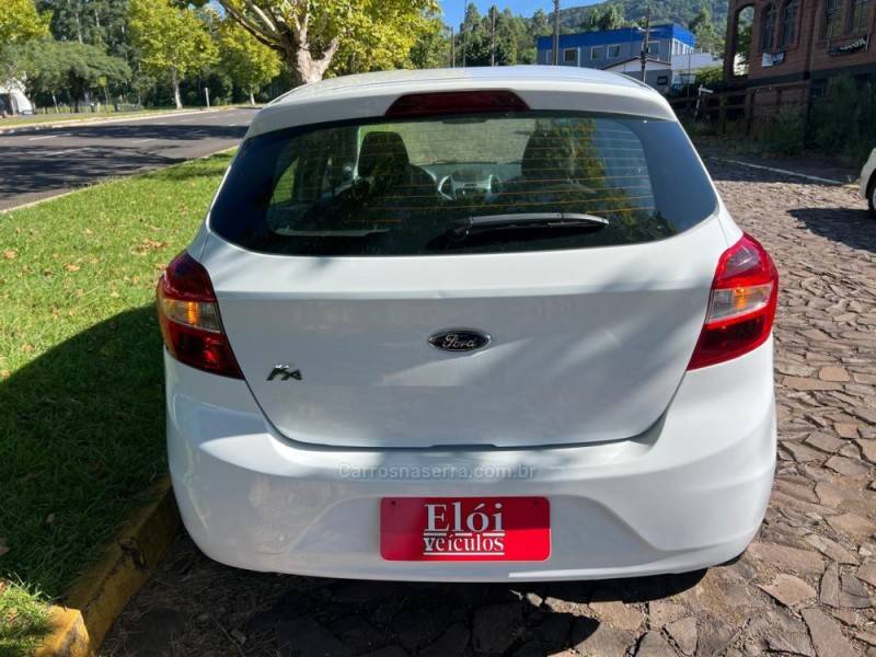 FORD - KA - 2017/2018 - Branca - R$ 46.900,00