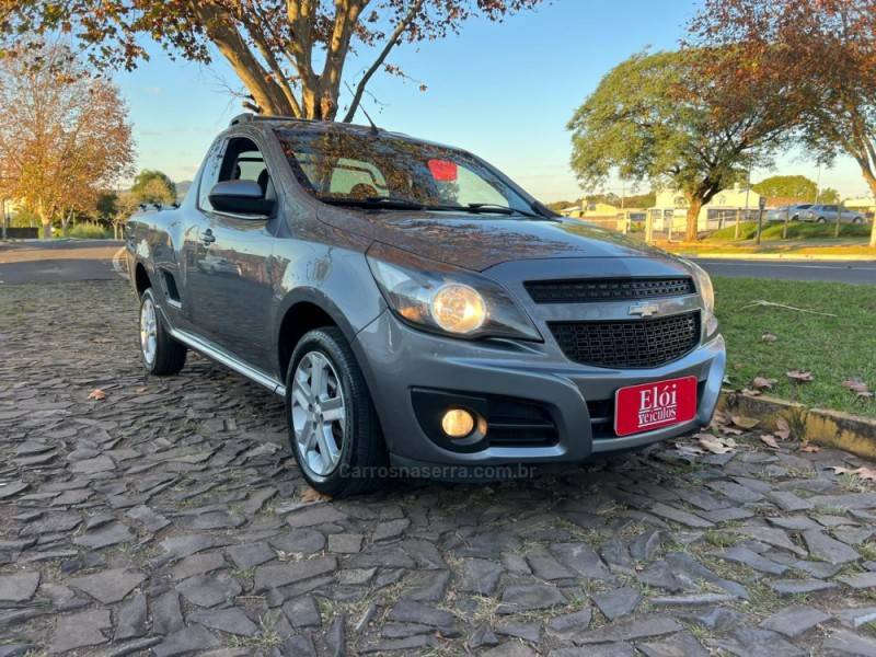 CHEVROLET - MONTANA - 2017/2018 - Prata - R$ 62.900,00