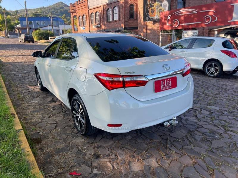 TOYOTA - COROLLA - 2014/2015 - Branca - R$ 88.900,00