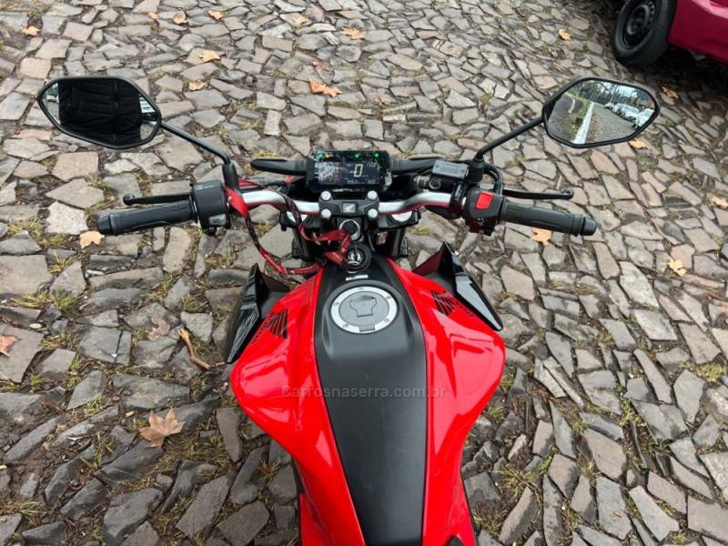 HONDA - CB 300F TWISTER - 2023/2024 - Vermelha - R$ 26.900,00