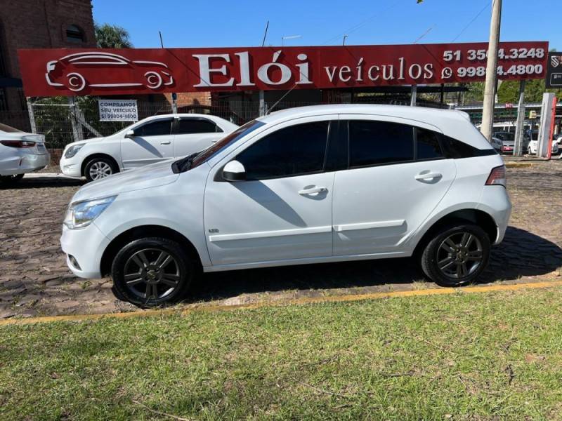 CHEVROLET - AGILE - 2010/2011 - Branca - R$ 37.900,00