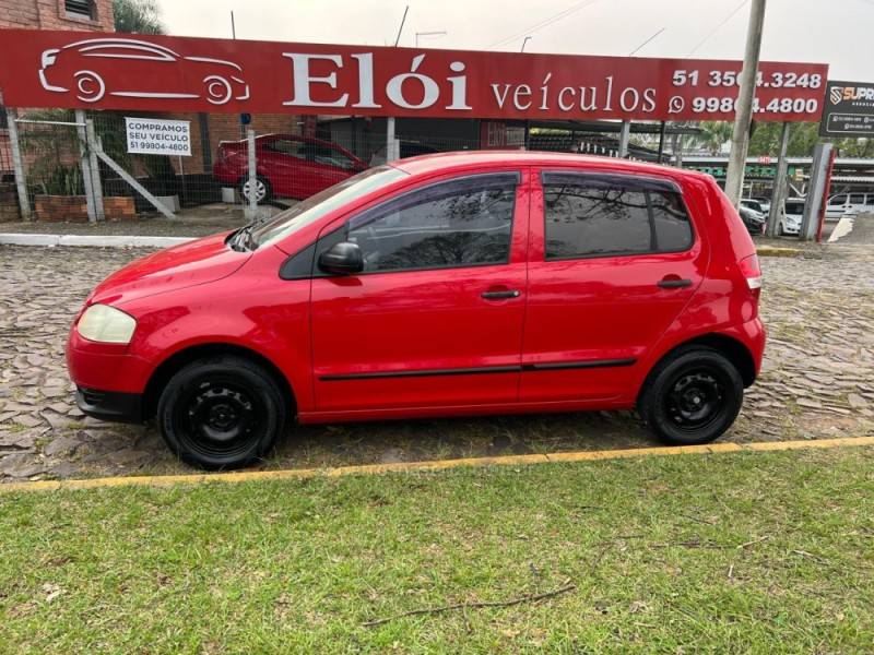 VOLKSWAGEN - FOX - 2007/2008 - Vermelha - R$ 24.900,00