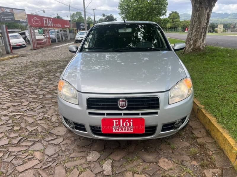 FIAT - PALIO - 2008/2009 - Prata - R$ 30.900,00