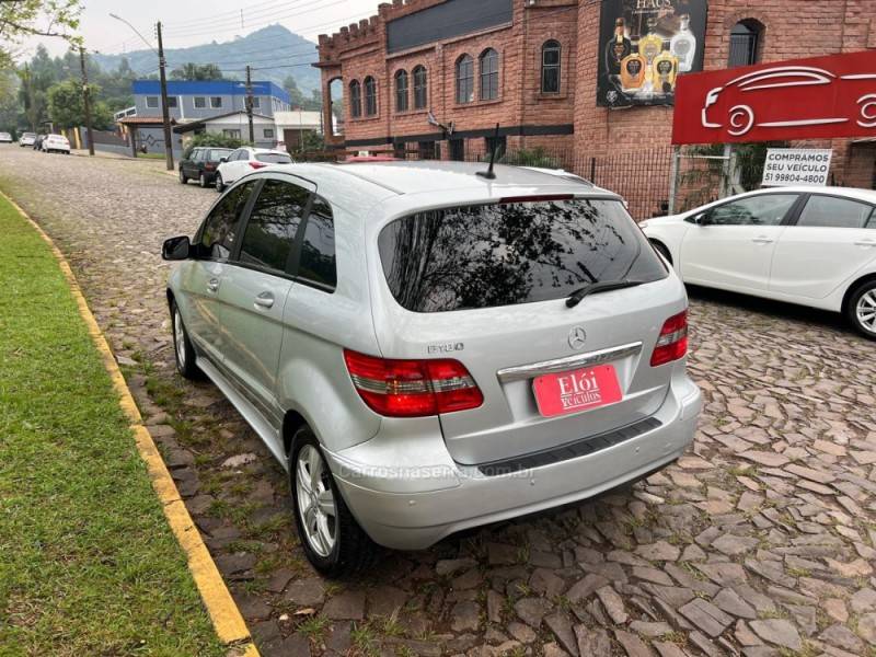 MERCEDES-BENZ - B 180 - 2010/2011 - Prata - R$ 44.900,00