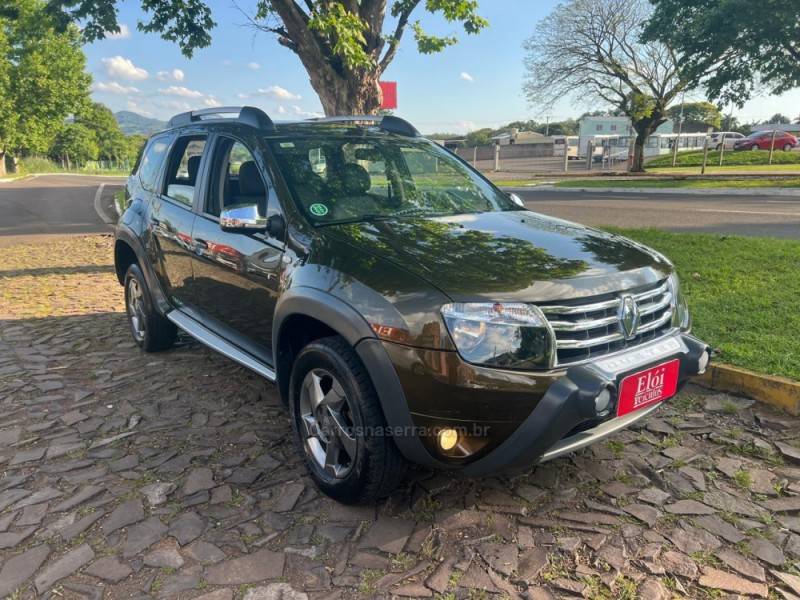 RENAULT - DUSTER - 2012/2013 - Verde - R$ 51.900,00