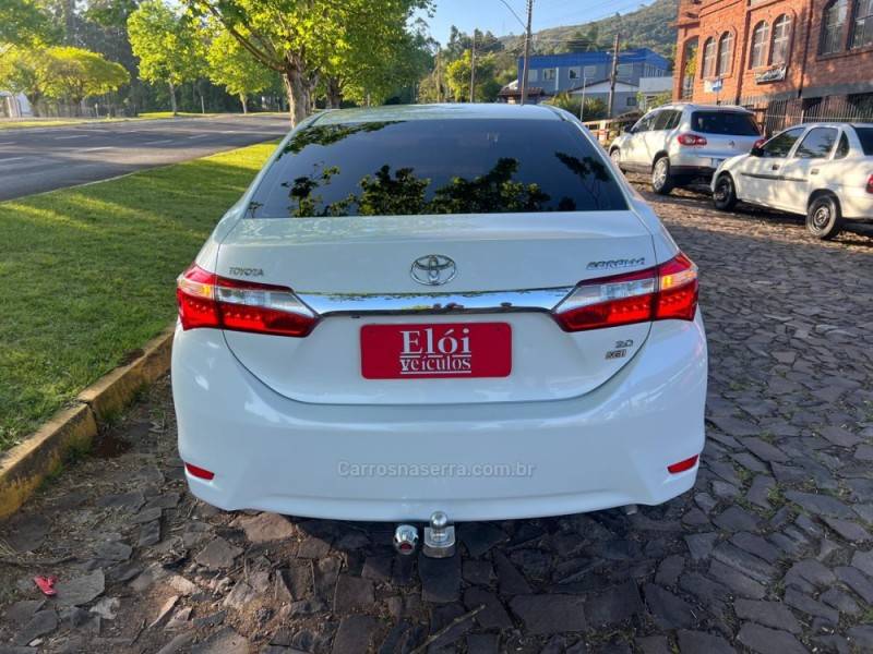 TOYOTA - COROLLA - 2014/2015 - Branca - R$ 88.900,00