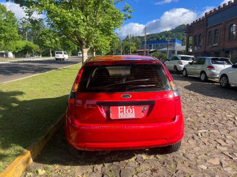 FORD - FIESTA - 2013/2013 - Vermelha - R$ 29.900,00