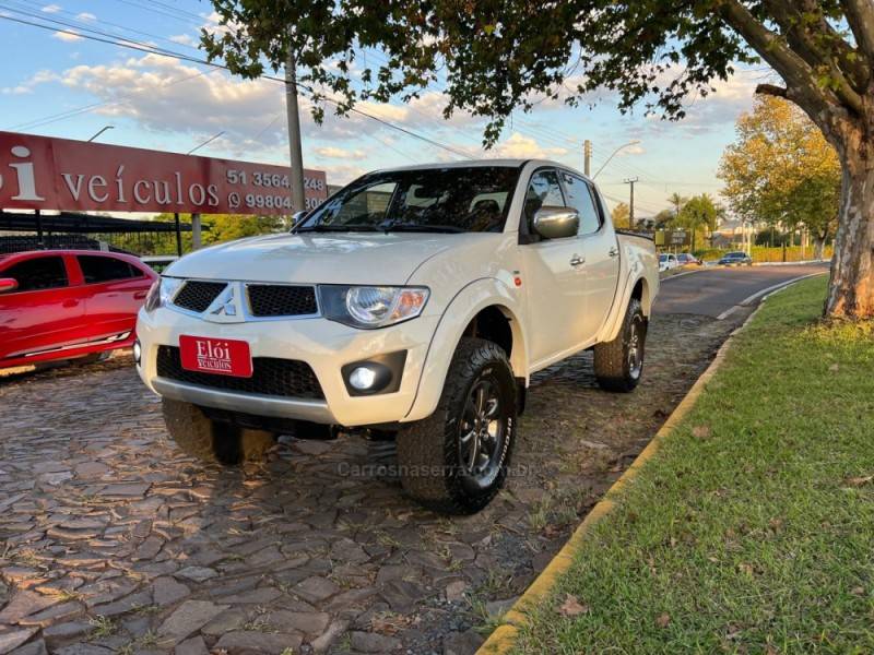 MITSUBISHI - L200 TRITON - 2011/2012 - Branca - R$ 112.900,00