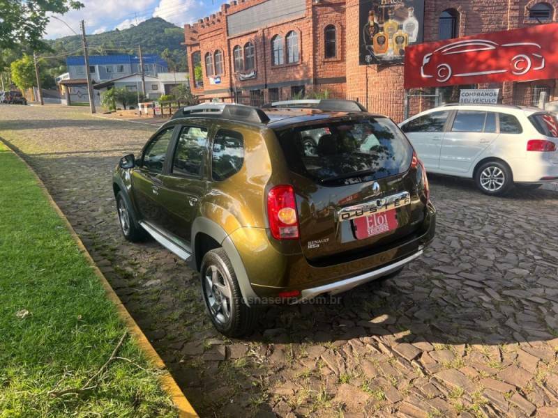 RENAULT - DUSTER - 2012/2013 - Verde - R$ 51.900,00