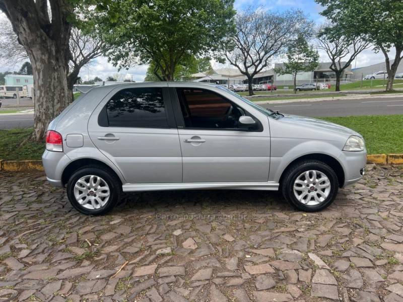 FIAT - PALIO - 2008/2009 - Prata - R$ 30.900,00